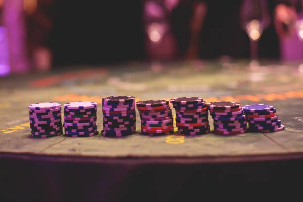 Live Qiu Qiu dealer table on gocek888 with four players and visible cards